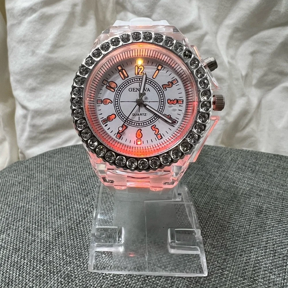 NWOT…GENEVA QUARTZ WATCH, WHITE BAND LED WATCH COLOR CHANGING. AMAZING ☑️